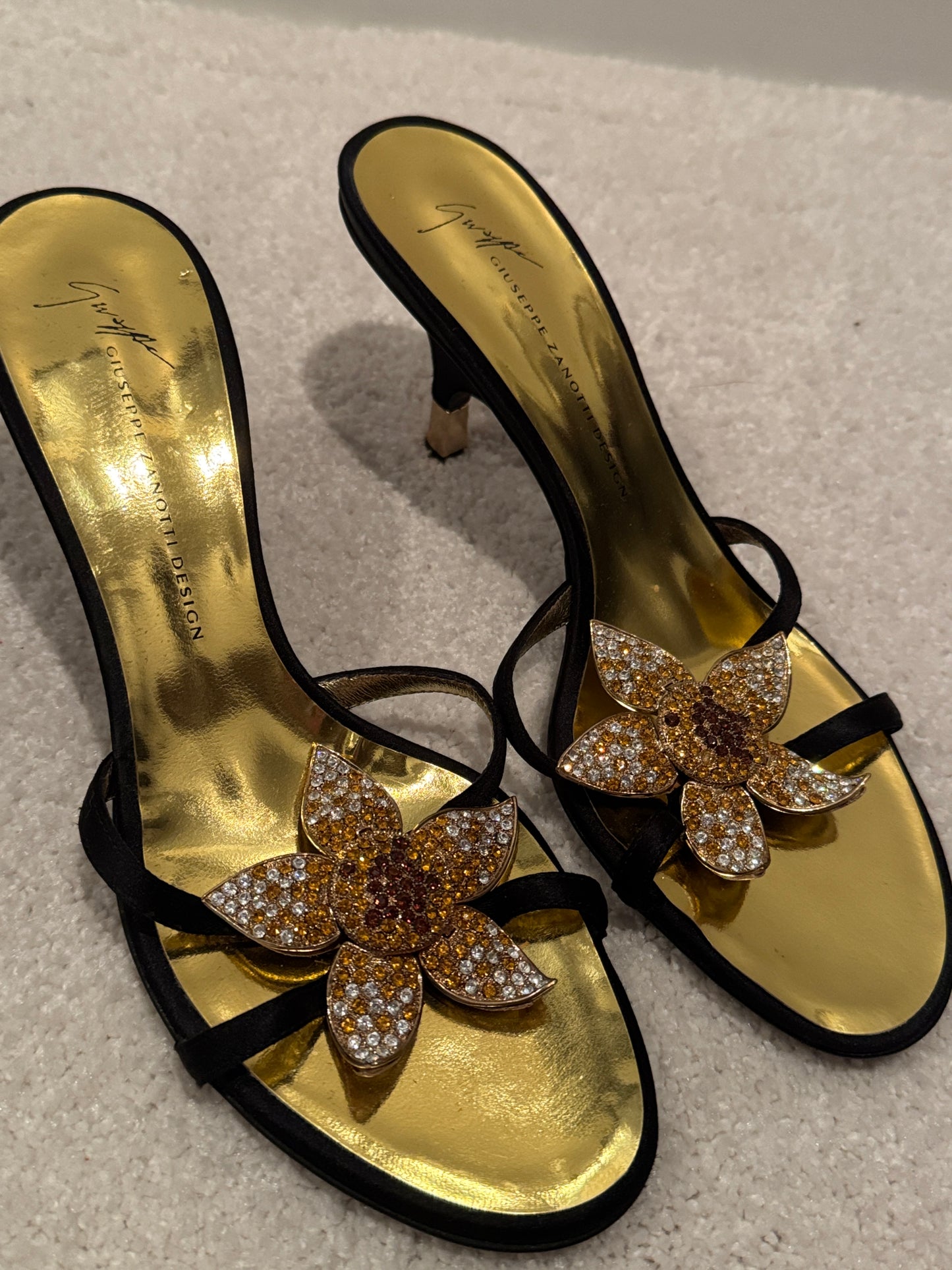 Giuseppe Zanotti Embellished Flower Kitten Heel
