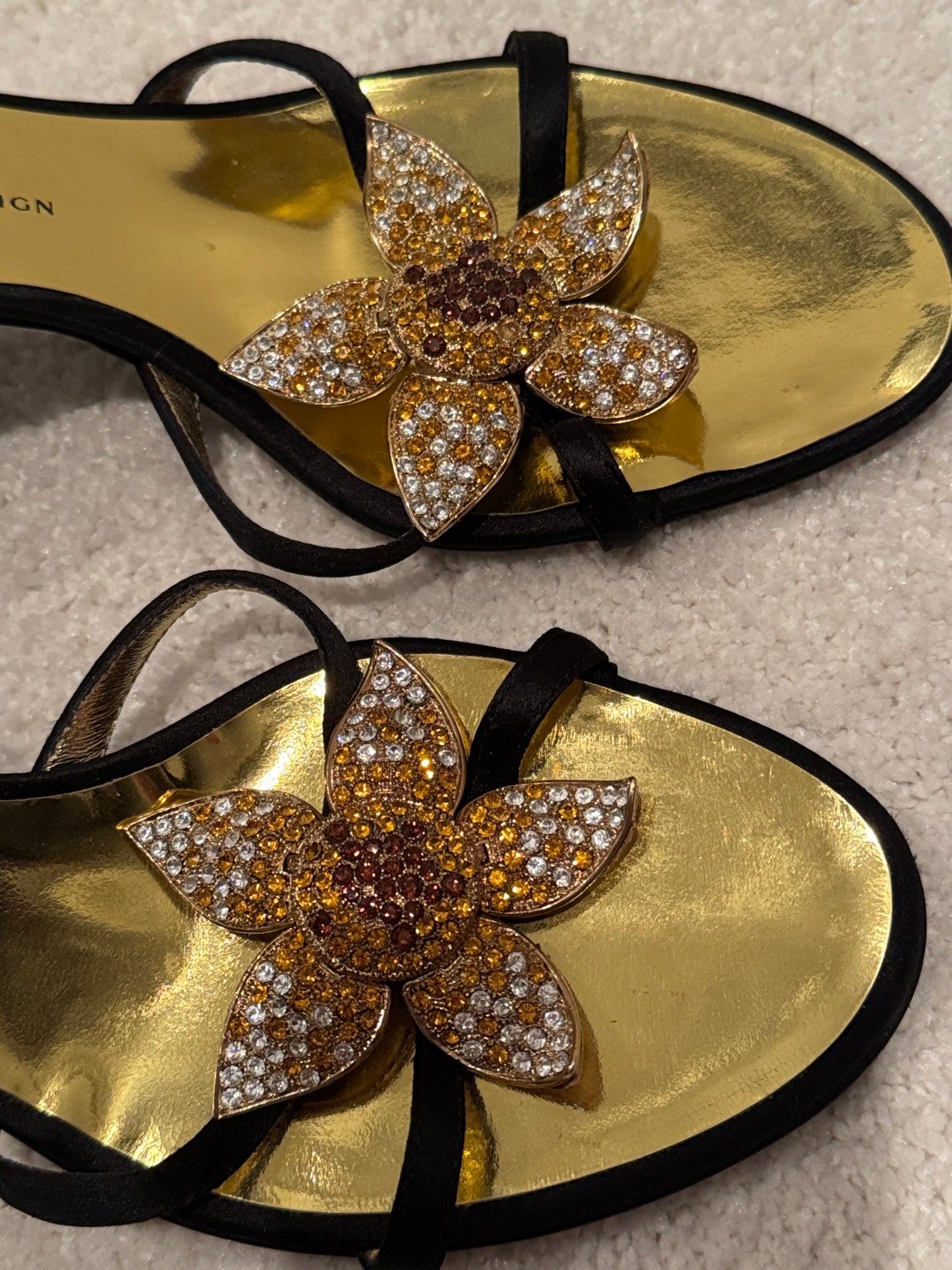 Giuseppe Zanotti Embellished Flower Kitten Heel